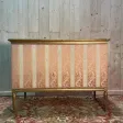 Banquette de style Louis XVI en bois doré.