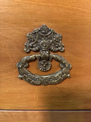Commode de style Louis XV marquetée