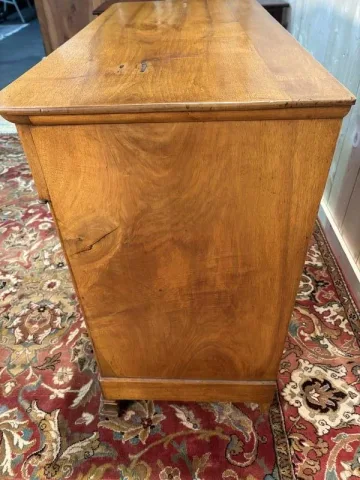 Commode Louis Philippe en noyer blond