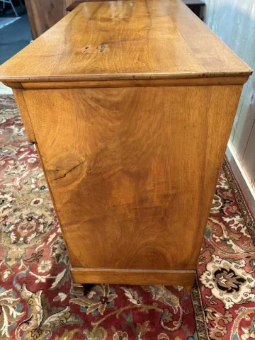 Commode Louis Philippe en noyer blond