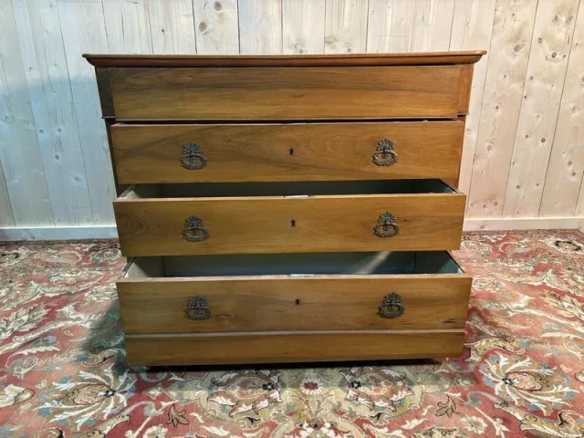 Commode Louis Philippe en noyer blond