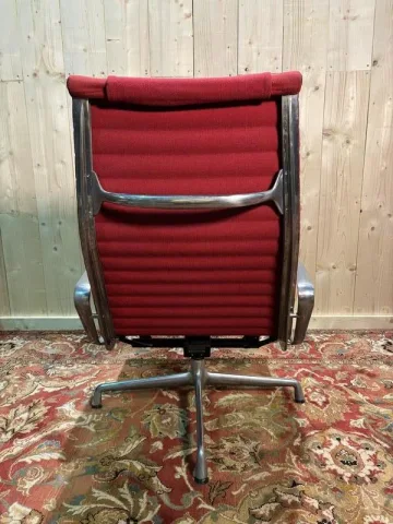 Charles Eames Bauhaus Aluminum Armchair and Ottoman