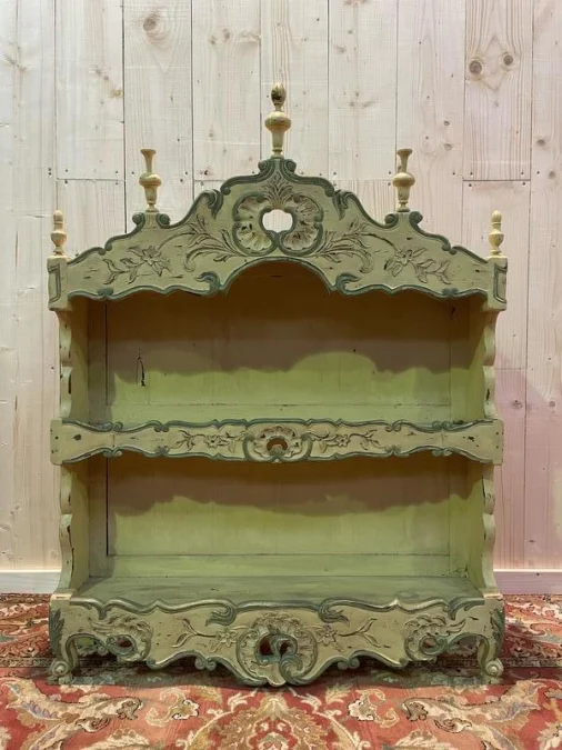 Provençal pewter in rechampi wood