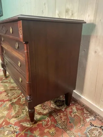 Commode de style Empire en acajou massif