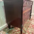 Commode de style Empire en acajou massif