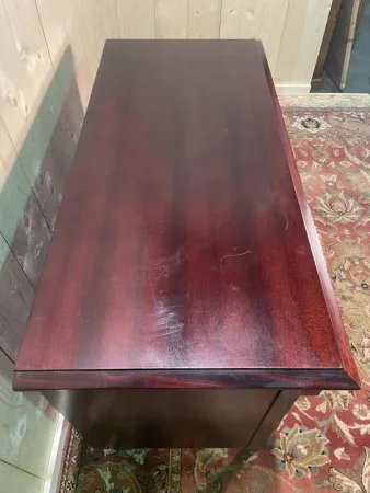 Commode de style Empire en acajou massif