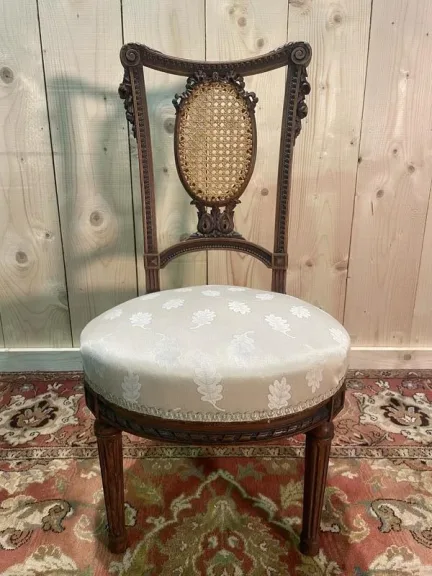 Chaise basse de nourrice Louis XVIu