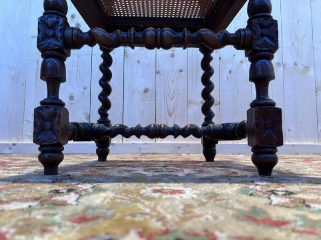 Série de 4 chaises  renaissance en cannage .