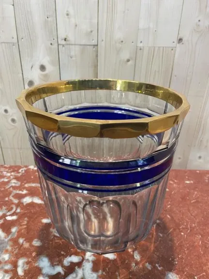 Vase en cristal de bohème et laiton