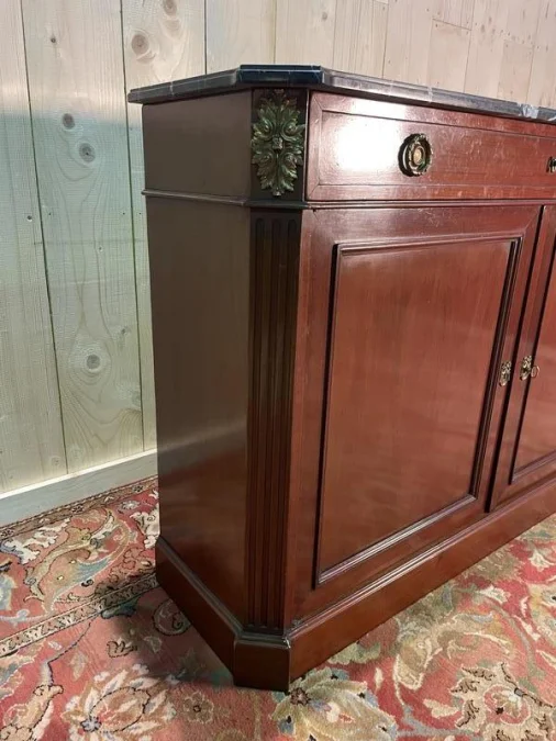 Buffet à plinthe de style Louis XVI MAILLEFERT