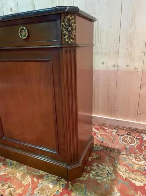 Buffet à plinthe de style Louis XVI MAILLEFERT