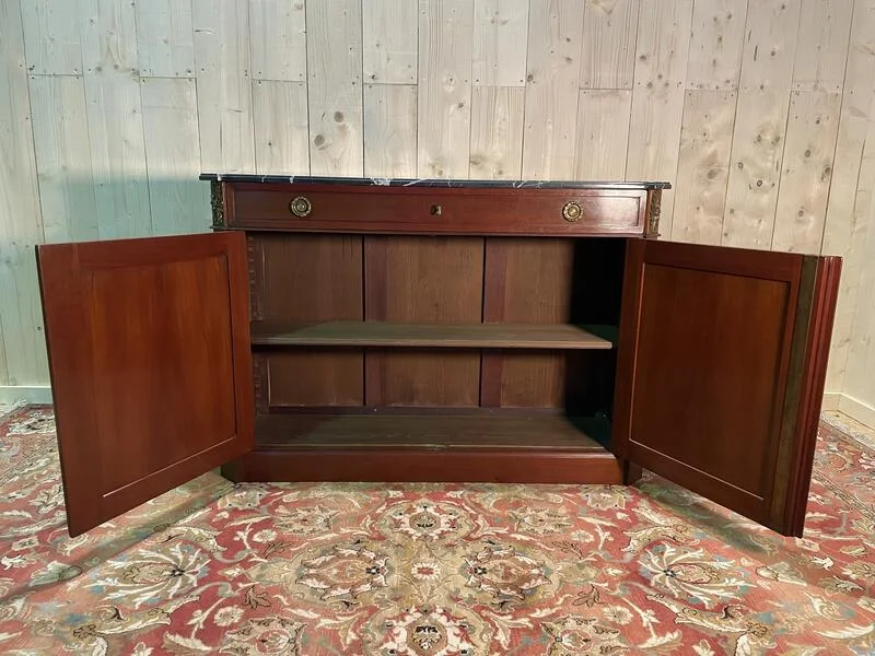 Buffet à plinthe de style Louis XVI MAILLEFERT