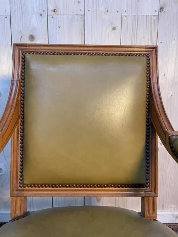 Fauteuil de bureau de style Louis XVI en cuir