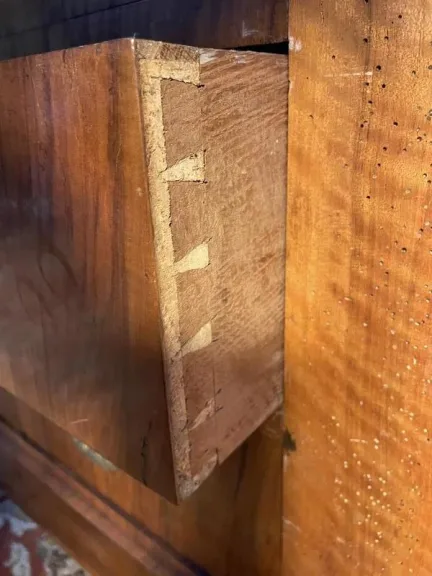 Commode époque Louis Philippe en noyer