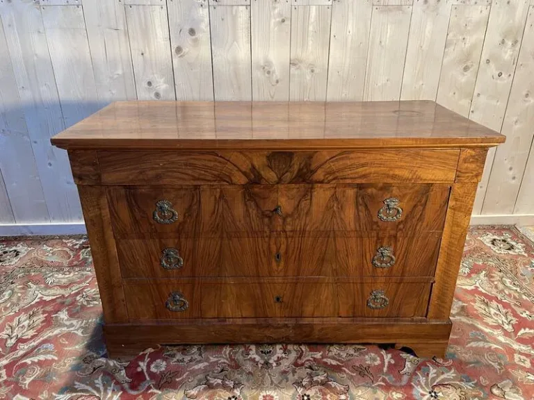 Commode époque Louis Philippe en noyer