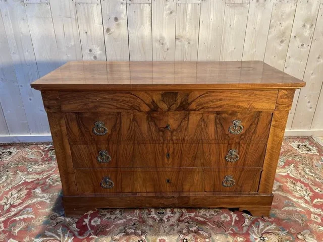 Commode époque Louis Philippe en noyer