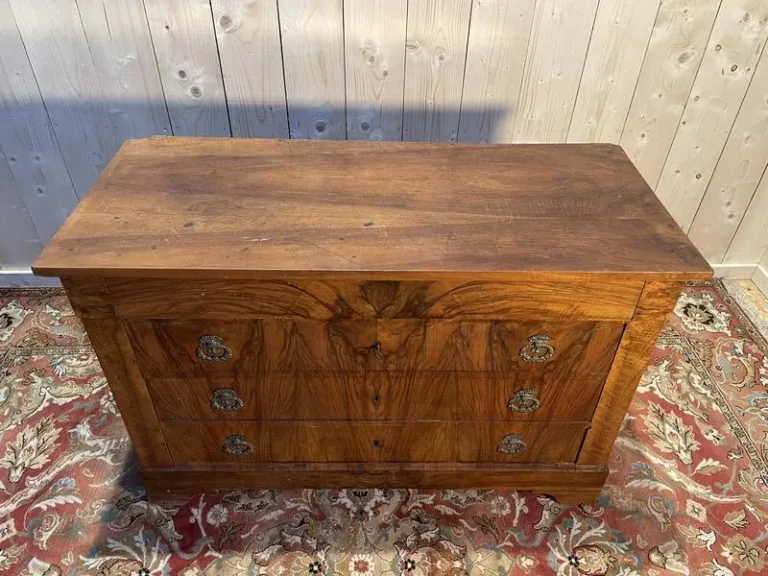 Commode époque Louis Philippe en noyer