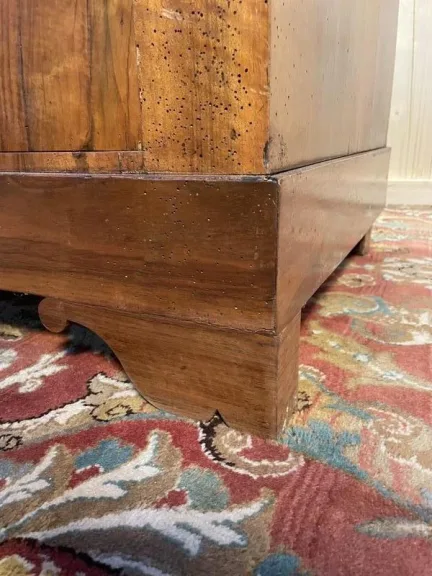 Commode époque Louis Philippe en noyer