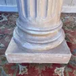 Sellette ou Colonne de présentation Corinthienne en plâtre