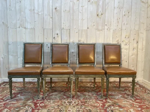 Suite de 4 chaises style Louis XVI