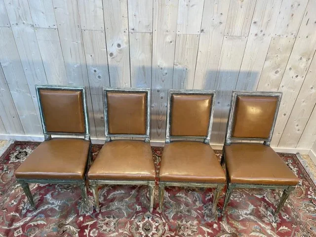 Suite de 4 chaises style Louis XVI