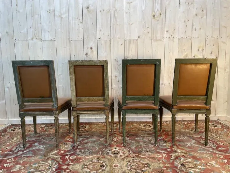 Suite de 4 chaises style Louis XVI