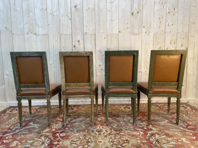 Suite de 4 chaises style Louis XVI