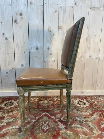 Suite de 4 chaises style Louis XVI