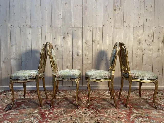 Suite de 4 chaises en bois doré Napoléon III