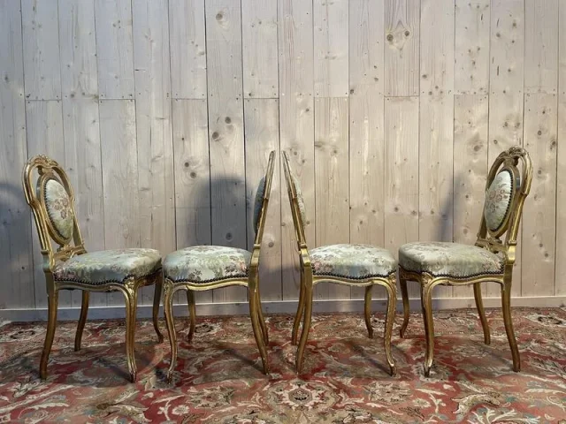 Suite de 4 chaises en bois doré Napoléon III