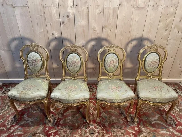 Suite de 4 chaises en bois doré Napoléon III