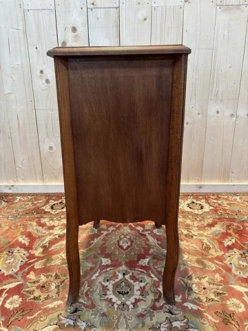 Commode chiffonnier en bois sculpté