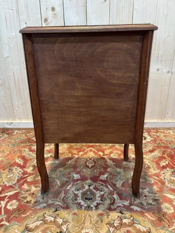 Commode chiffonnier en bois sculpté