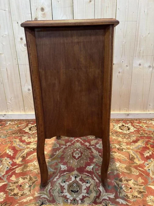 Commode chiffonnier en bois sculpté