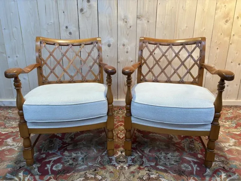 Pair of English -style armchairs