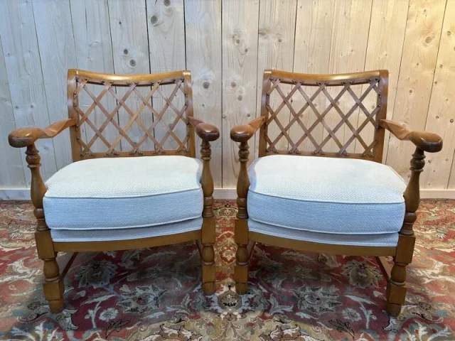 Pair of English -style armchairs