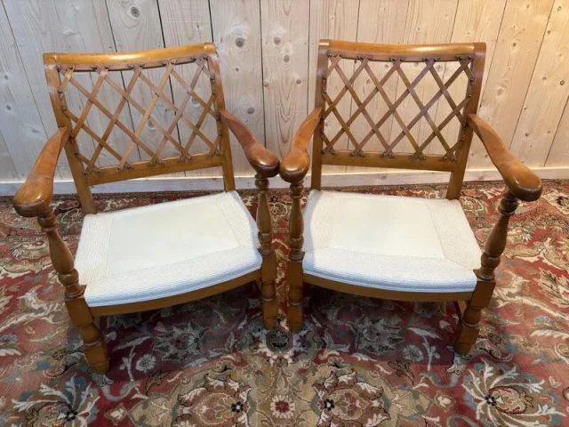 Pair of English -style armchairs