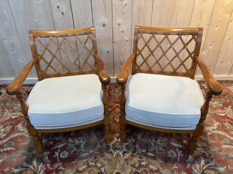 Pair of English -style armchairs