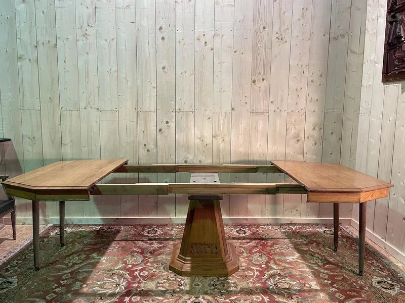 Dining table Art Deco era in solid oak