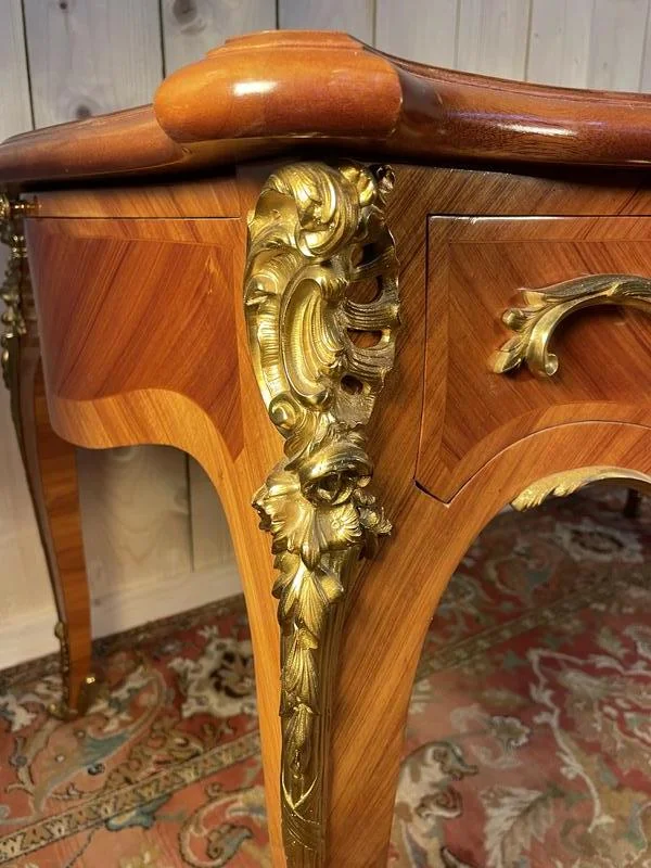 LOUIS XV STYLE MIDDEN Flat Office