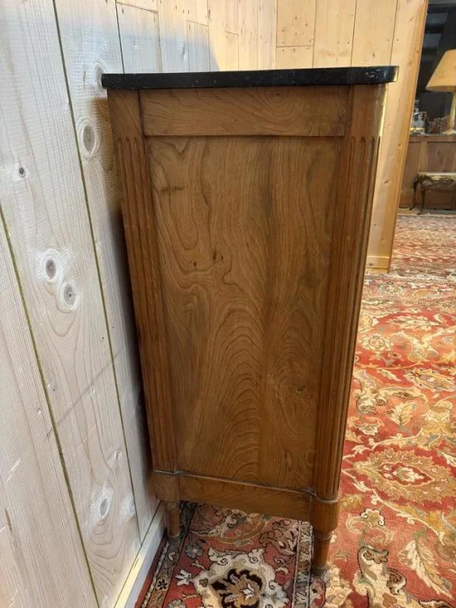 Meuble à hauteur d’appui de style Louis XVI