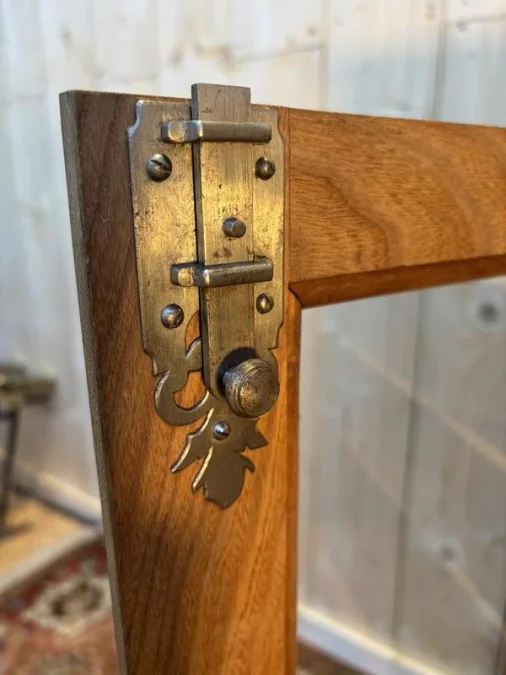 Meuble à hauteur d’appui de style Louis XVI