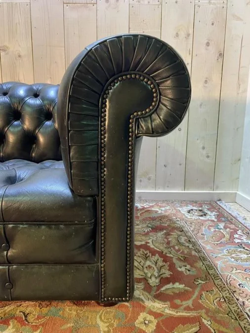 Canapé Chesterfield anglais en cuir vert