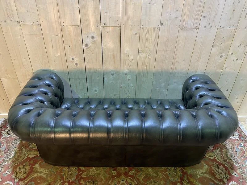 Canapé Chesterfield anglais en cuir vert