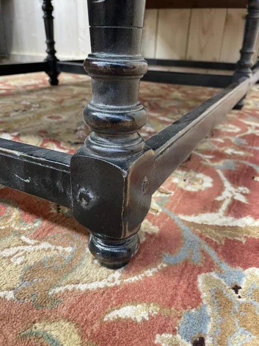 Table basse de style Louis XV chêne et noir