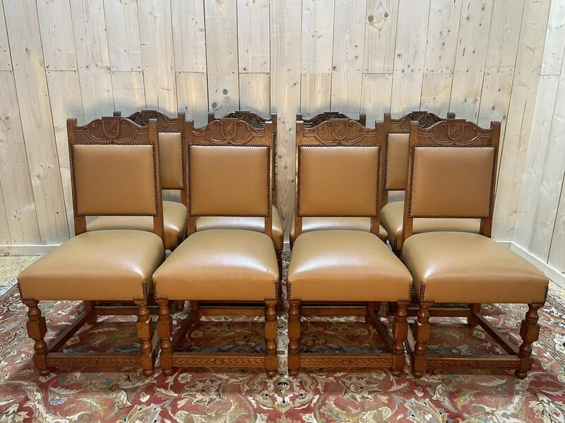 Suite de 8 chaises style Louis XIII - Haute époque en cuir