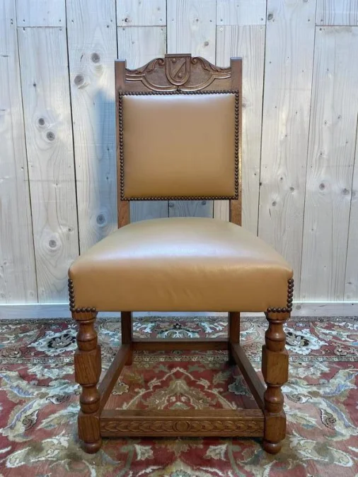 Suite de 8 chaises style Louis XIII - Haute époque en cuir