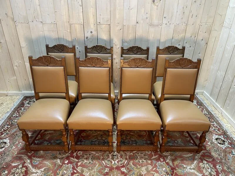 Suite de 8 chaises style Louis XIII - Haute époque en cuir