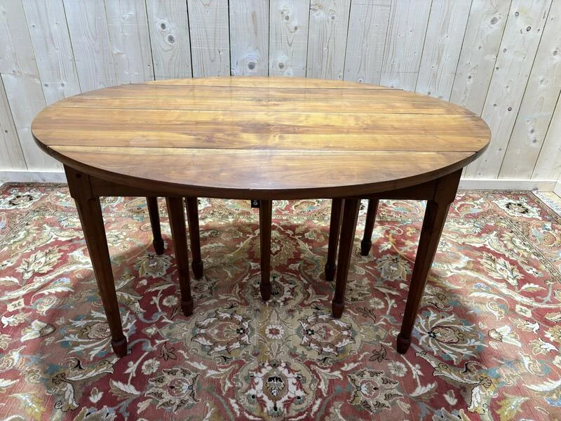 Oval table in cherrymen 25 people