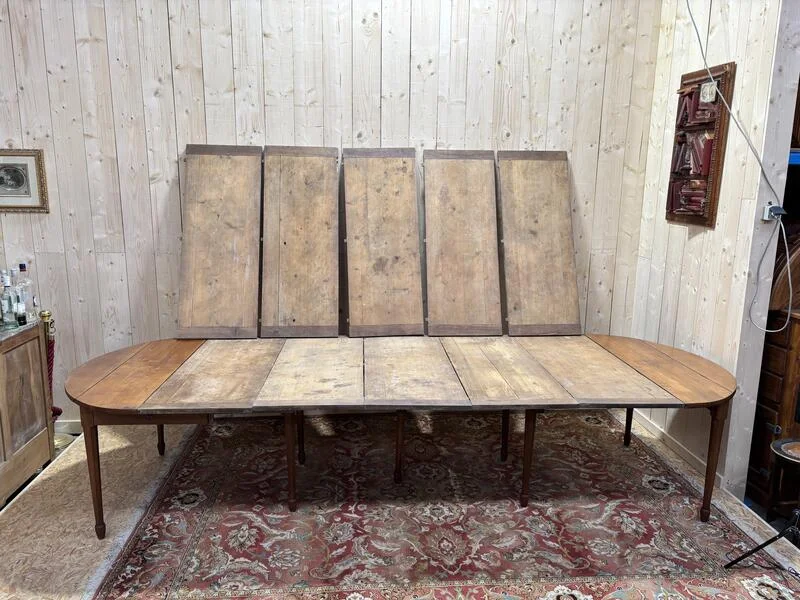 Oval table in cherrymen 25 people